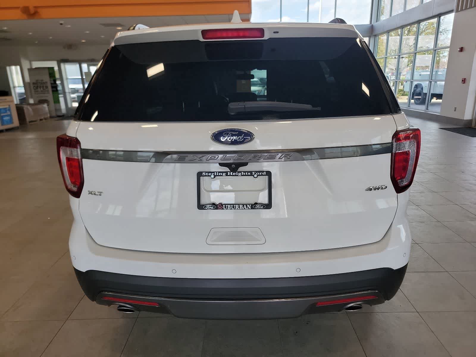 Used 2017 Ford Explorer XLT w/ Equipment Group 202A AWD/4WD image 6