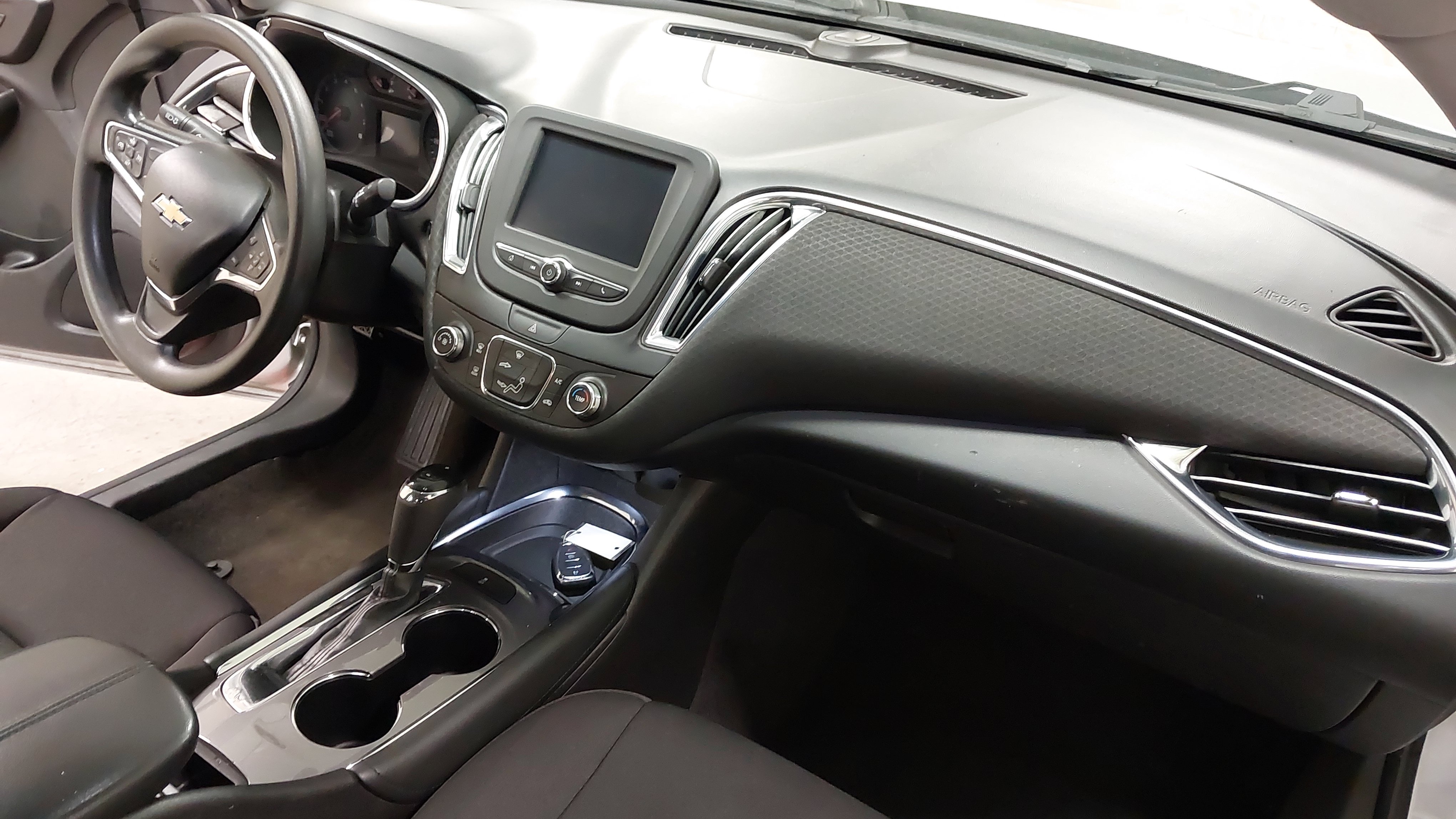 Used 2017 Chevrolet Malibu LT FWD image 29
