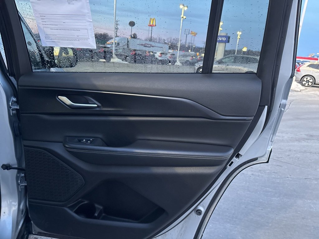 Used 2023 Jeep Grand Cherokee L Laredo image 31