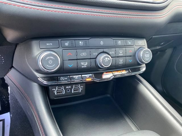 Used 2024 Dodge Durango GT AWD/4WD image 13
