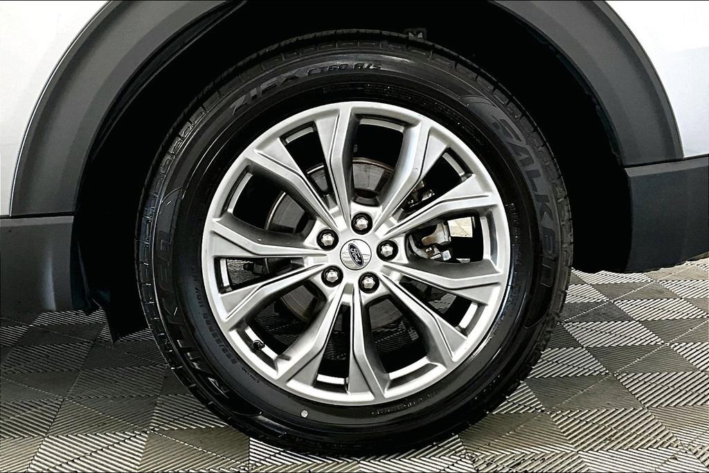 Used 2022 Ford Explorer Limited w/ Equipment Group 301A image 8