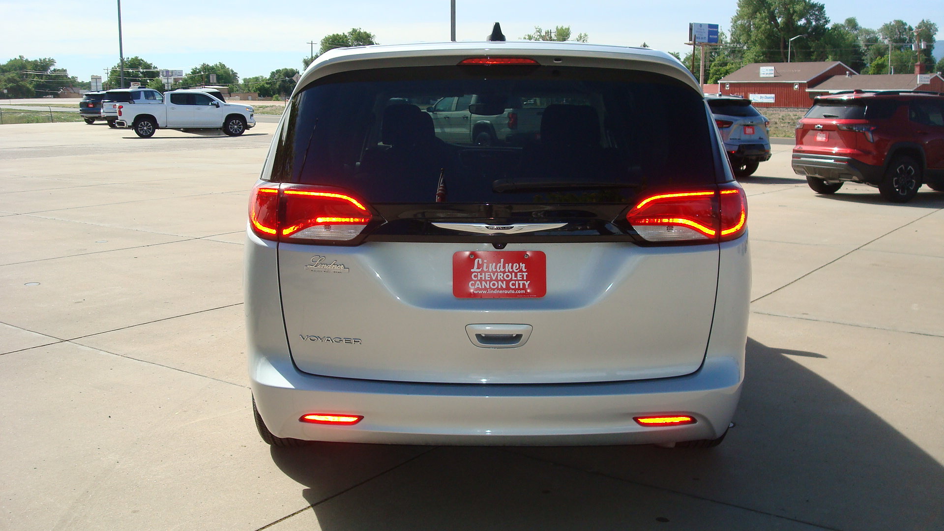 Used 2024 Chrysler Voyager LX FWD image 5