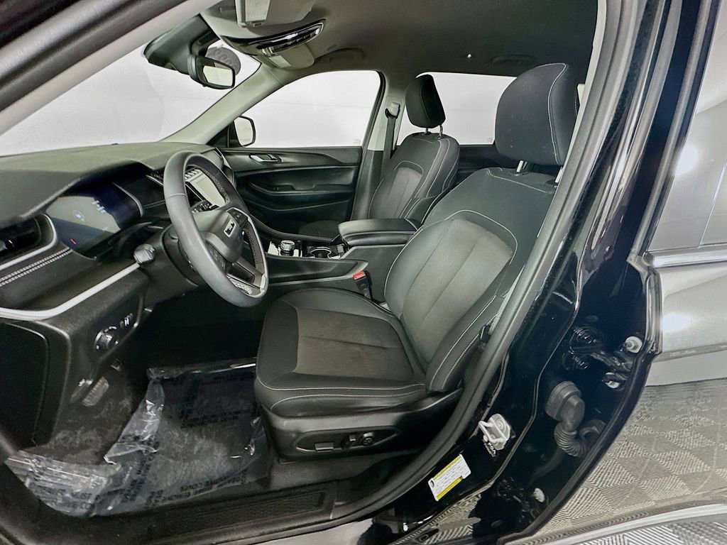 Certified 2023 Jeep Grand Cherokee L Laredo image 30