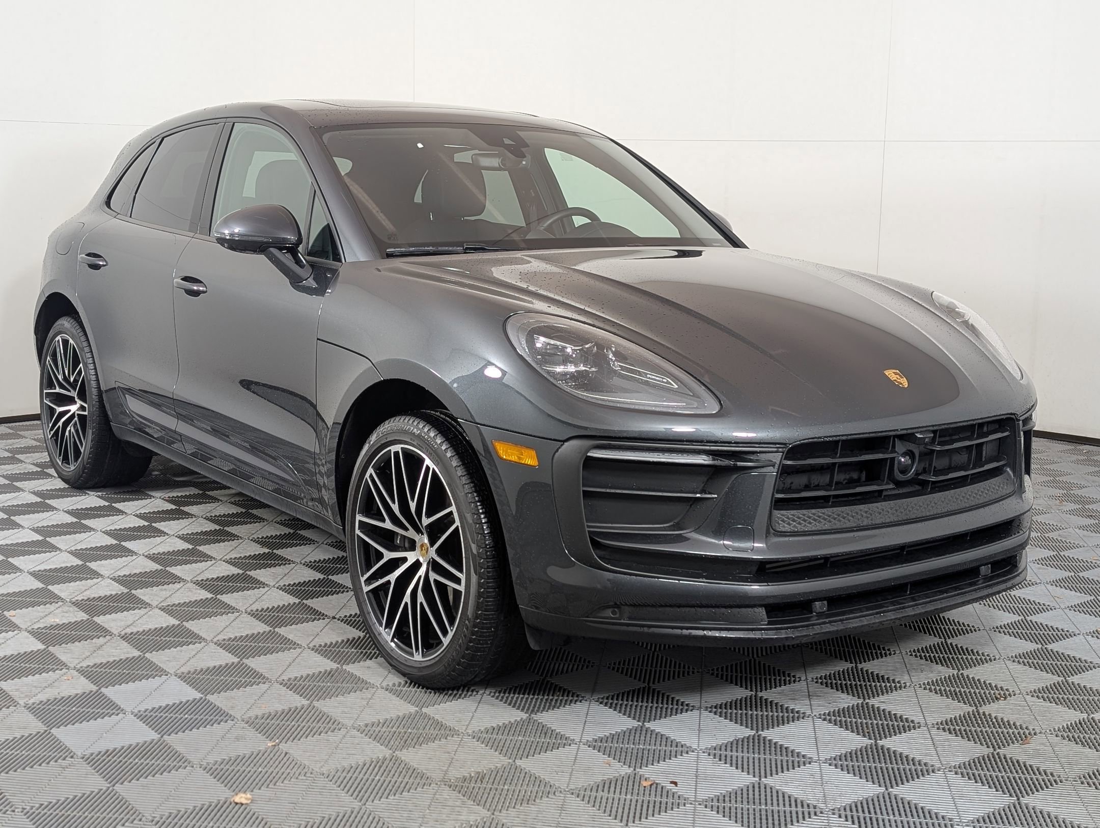 Used 2025 Porsche Macan image 8