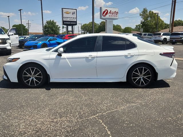 Used 2022 Toyota Camry SE FWD image 2