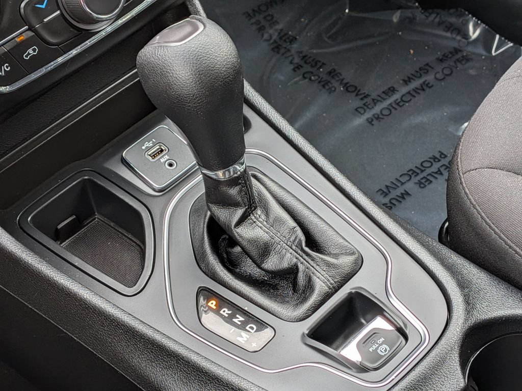 Used 2019 Jeep Cherokee Latitude w/ Popular Appearance Group FWD image 24