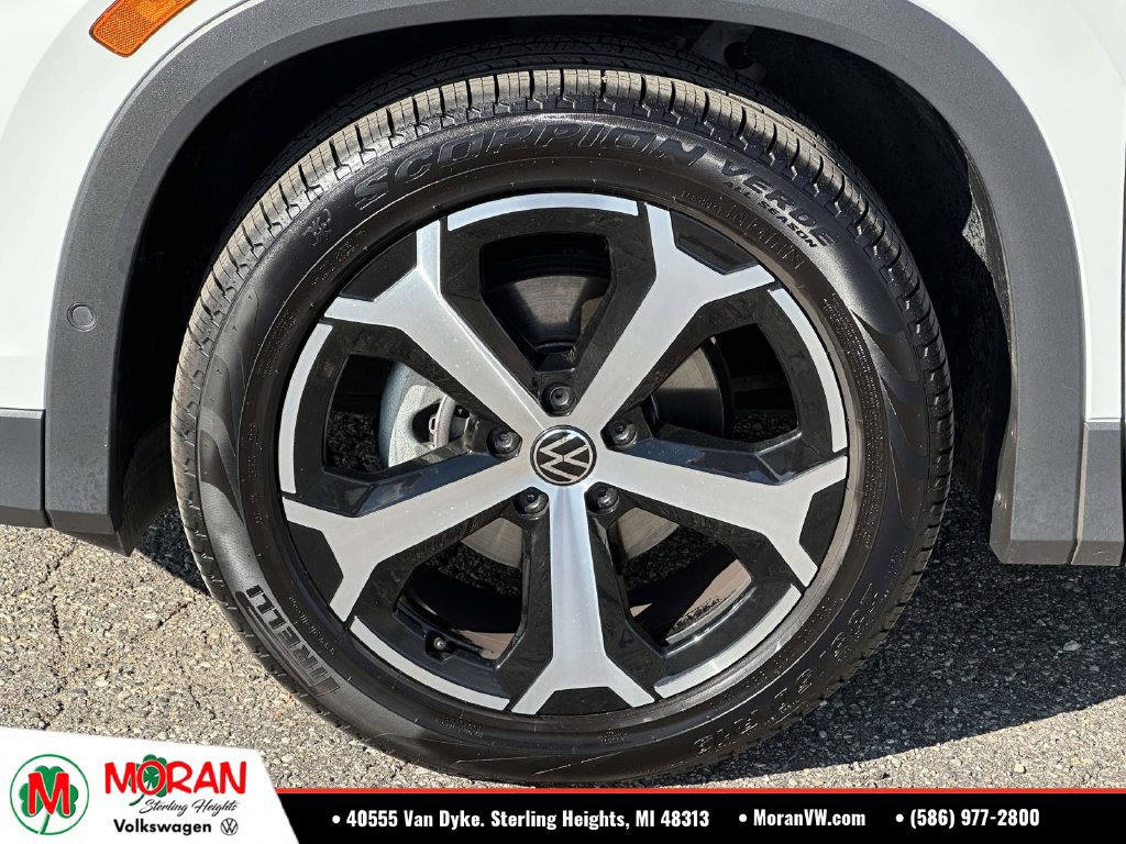 Certified 2026 Volkswagen Tiguan SE w/ Panoramic Sunroof Package FWD image 8