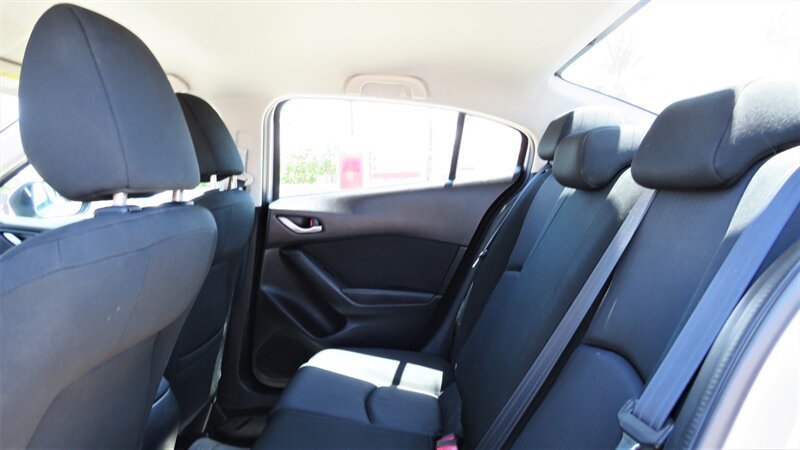 Used 2015 MAZDA MAZDA3 i SV FWD image 13