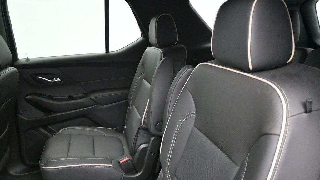 Used 2023 Chevrolet Traverse Premier FWD image 14