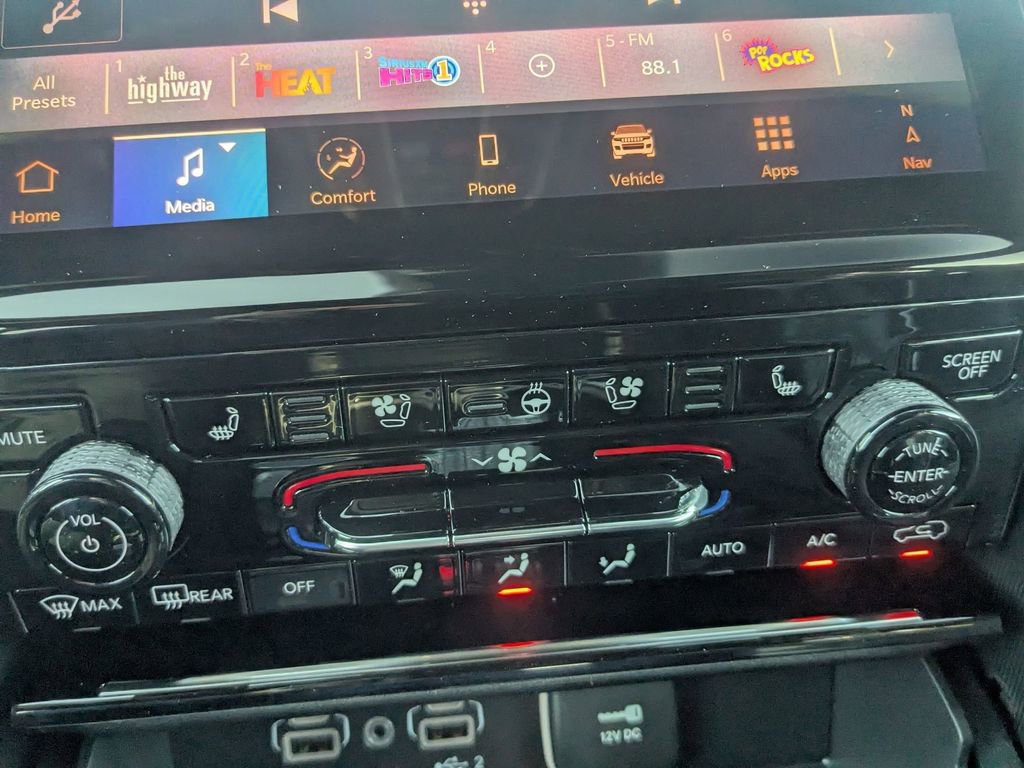 New 2025 Jeep Grand Cherokee Limited w/ Luxury Tech Group II image 24