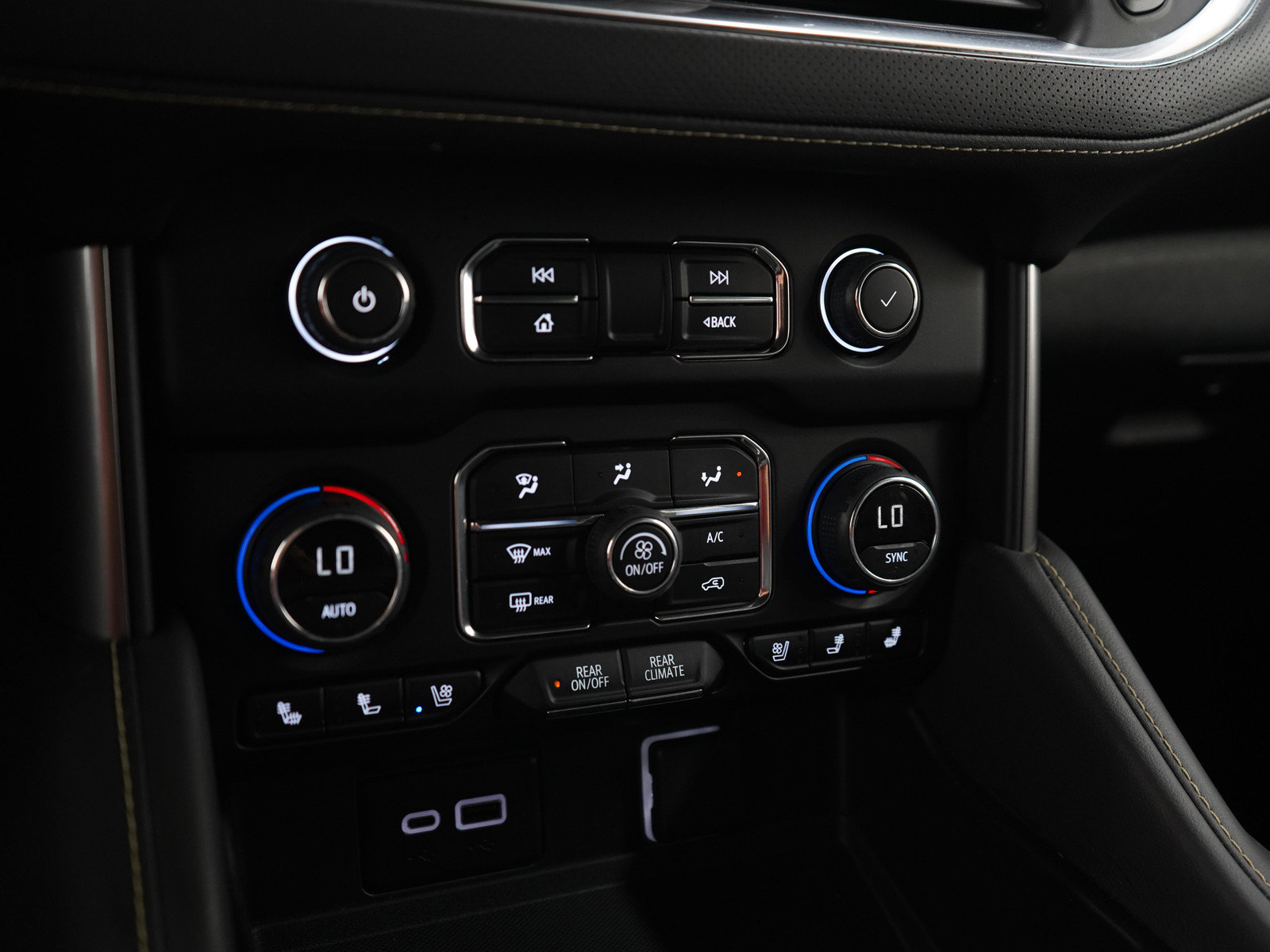 Used 2024 Chevrolet Suburban Premier AWD/4WD image 25