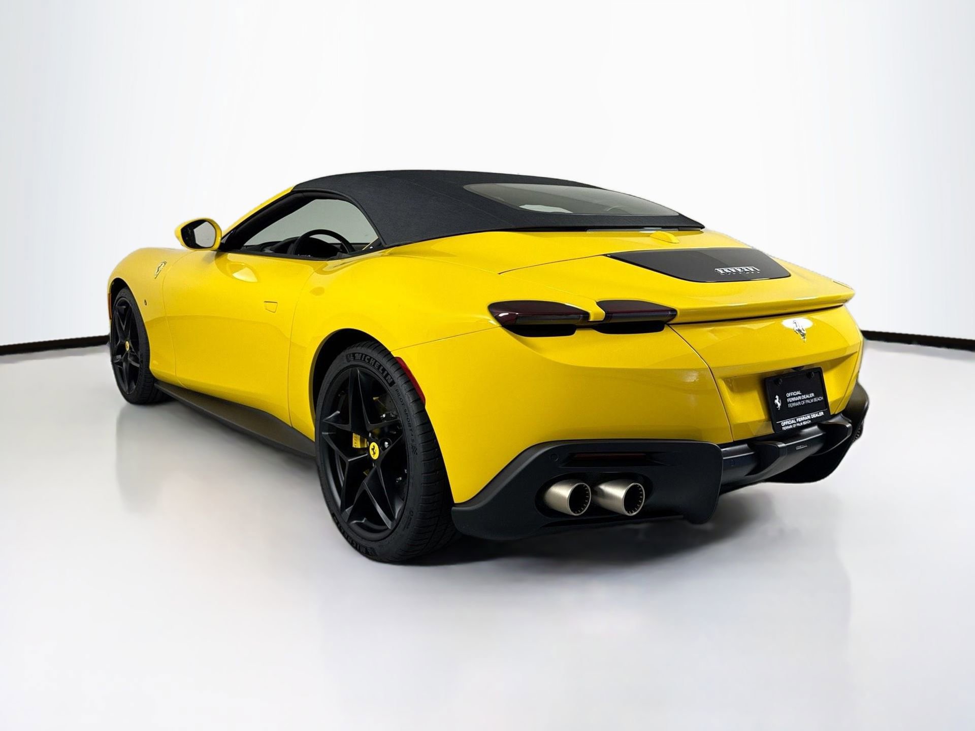 Certified 2025 Ferrari Roma Spider RWD image 40