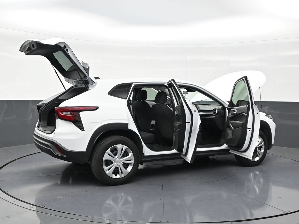 Used 2026 Chevrolet Trax LS FWD image 28