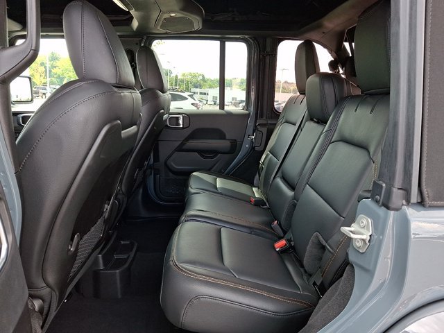 Used 2024 Jeep Wrangler Unlimited Sahara w/ Technology Group AWD/4WD image 10