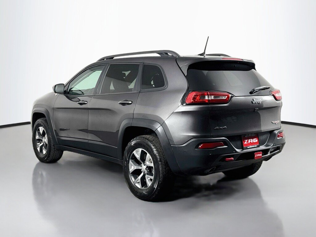 Used 2018 Jeep Cherokee Trailhawk w/ Quick Order Package 27L AWD/4WD image 3