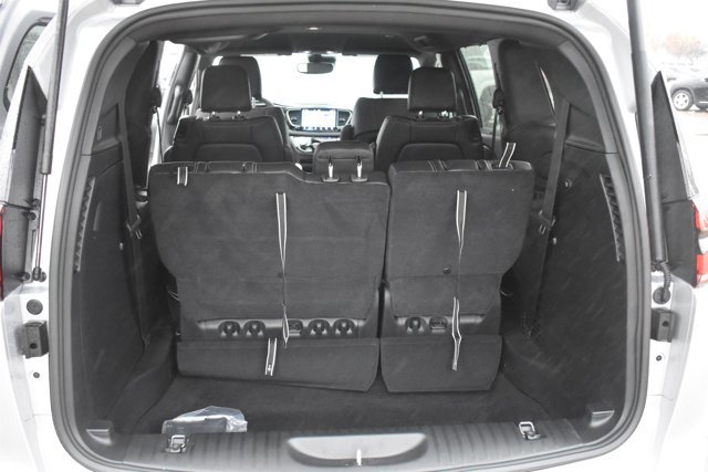 New 2026 Chrysler Pacifica Select image 18