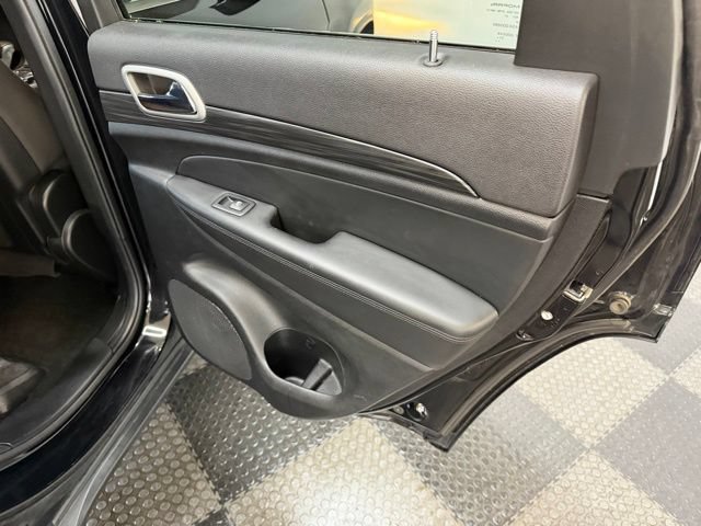 Certified 2022 Jeep Grand Cherokee Laredo E AWD/4WD image 36