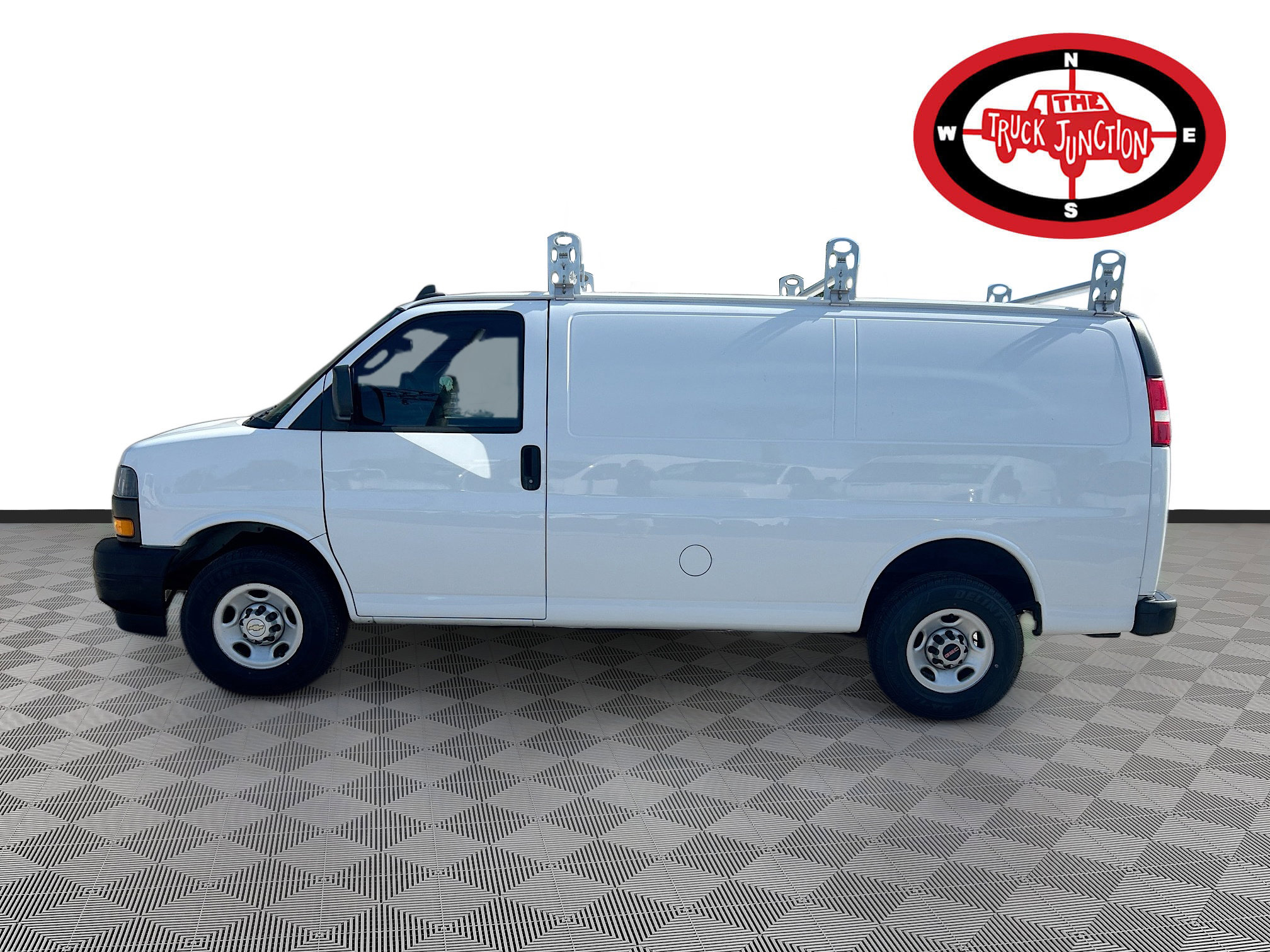 Used 2021 GMC Savana 2500 w/ Driver Convenience Package RWD image 4