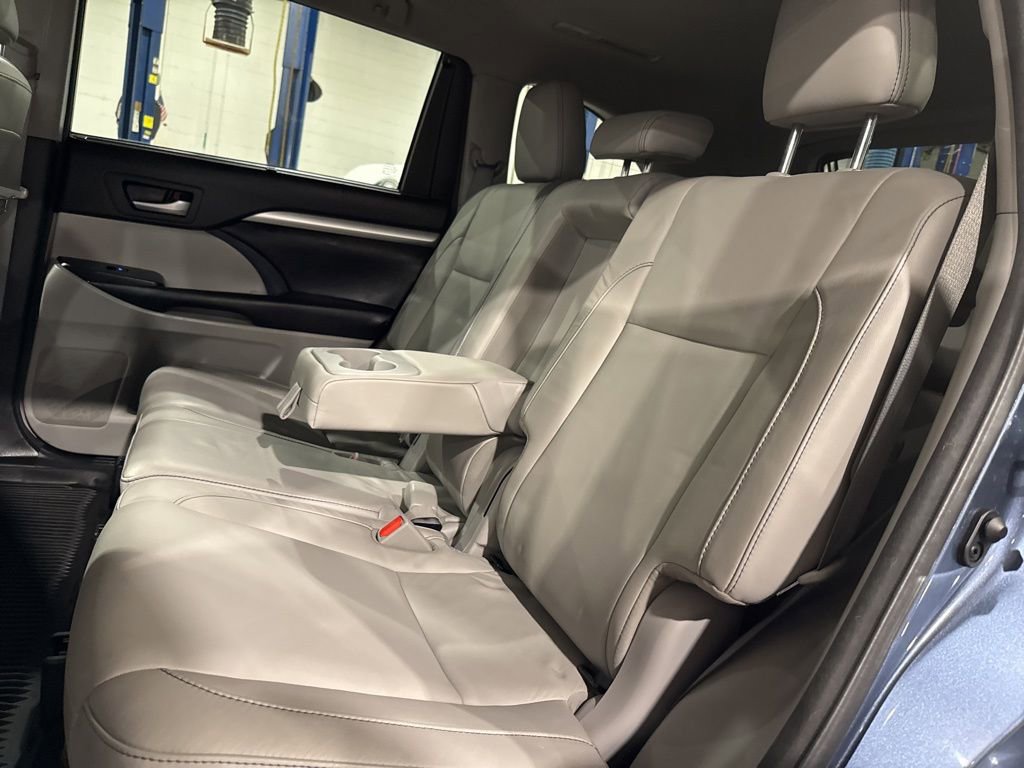 Used 2017 Toyota Highlander XLE image 48