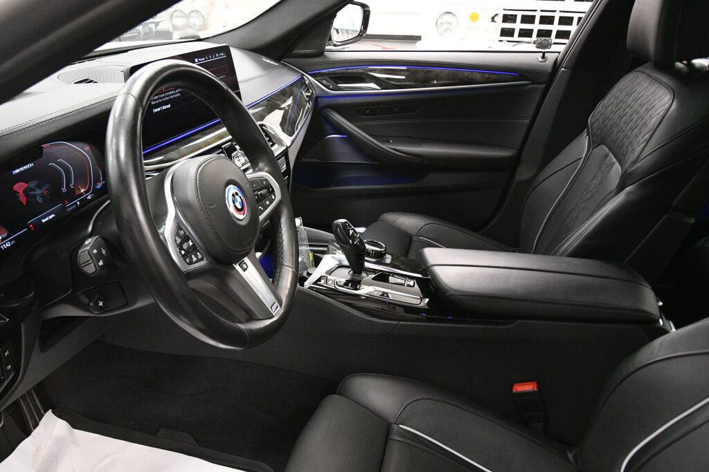 Used 2022 BMW M550i xDrive w/ Executive Package image 22