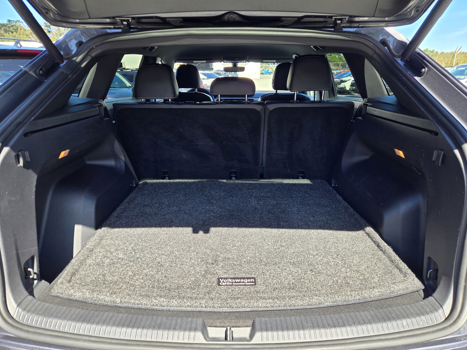 Used 2021 Volkswagen Atlas Cross Sport SE w/ Luggage Net & Mats Package AWD/4WD image 27