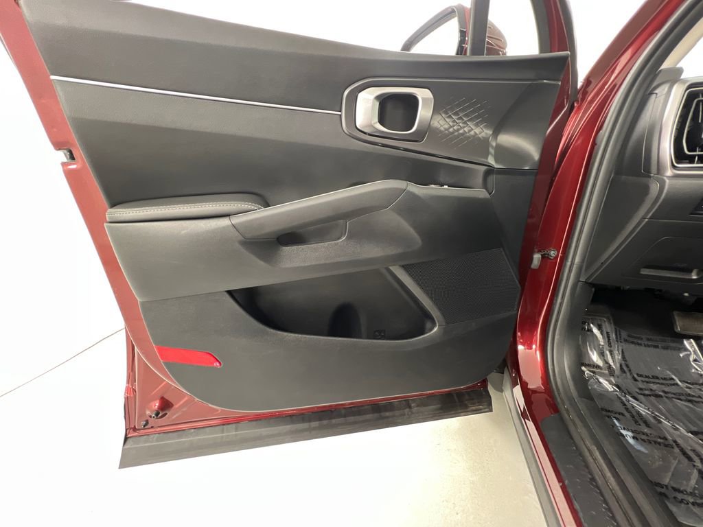 Used 2025 Kia Sorento S image 11