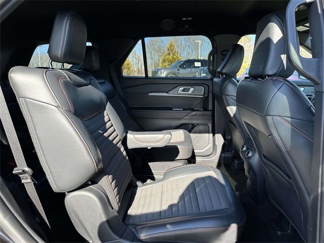 Used 2025 Ford Explorer ST-Line image 13