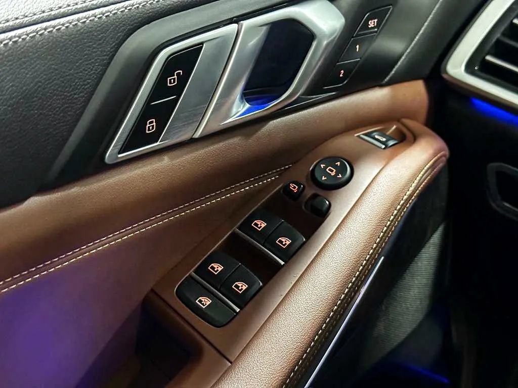 Used 2023 BMW X5 xDrive40i w/ Premium Package AWD/4WD image 21