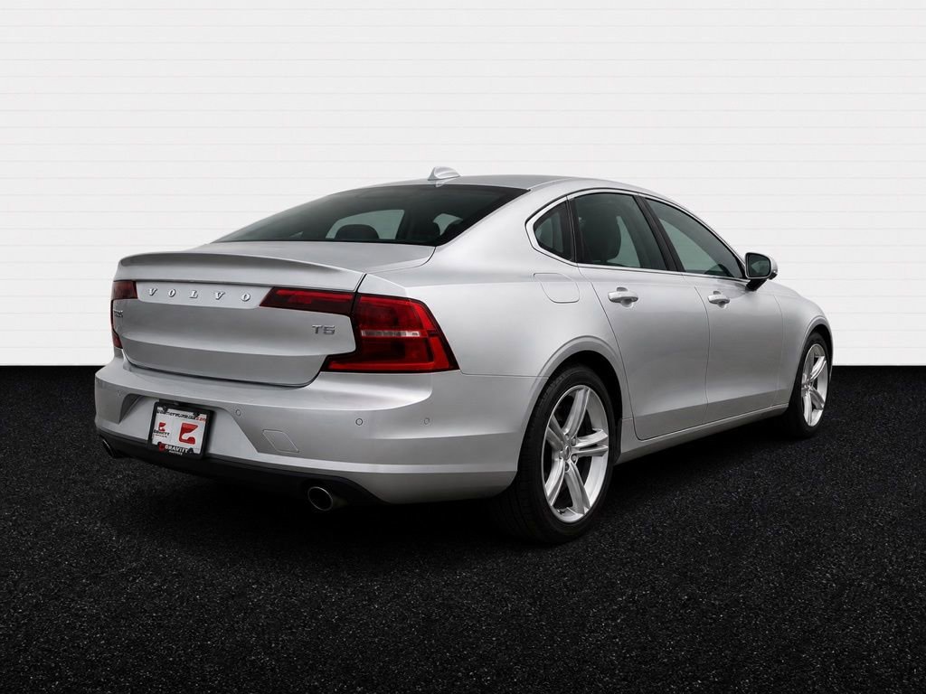 Used 2018 Volvo S90 T5 Momentum w/ Convenience Package FWD image 4