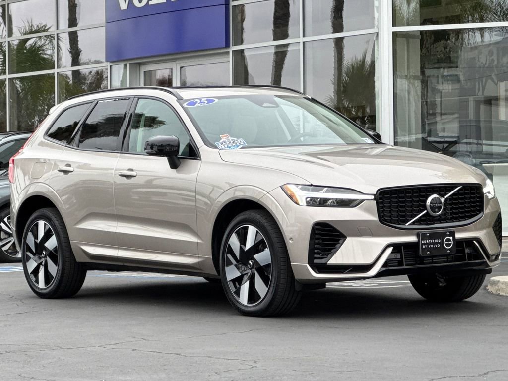 Certified 2025 Volvo XC60 T8 Plus w/ Protection Package Premier AWD/4WD image 7