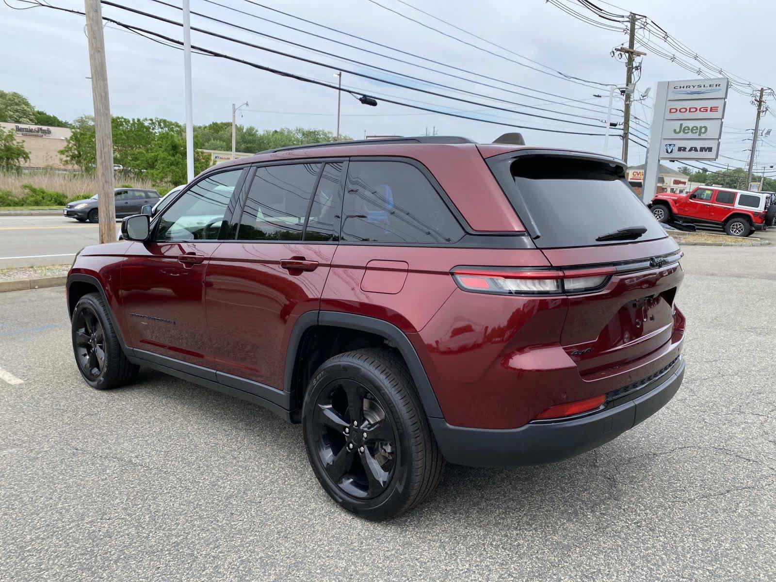 Certified 2023 Jeep Grand Cherokee Limited w/ Black Appearance Package AWD/4WD image 6