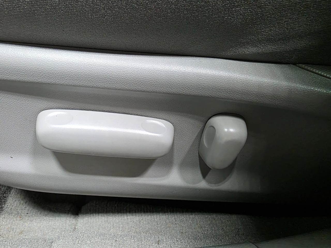 Used 2011 Toyota Camry LE FWD image 18
