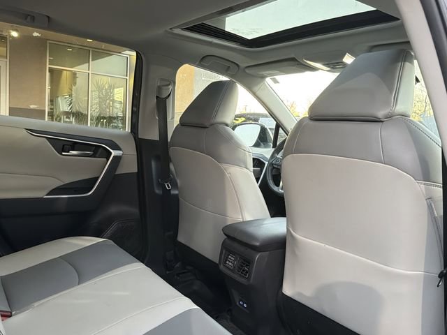 Used 2022 Toyota RAV4 XLE Premium image 13