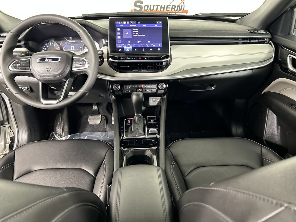 Used 2025 Jeep Compass Limited AWD/4WD image 19