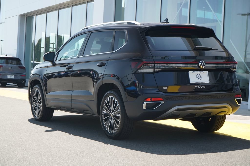 New 2026 Volkswagen Taos SE FWD image 3