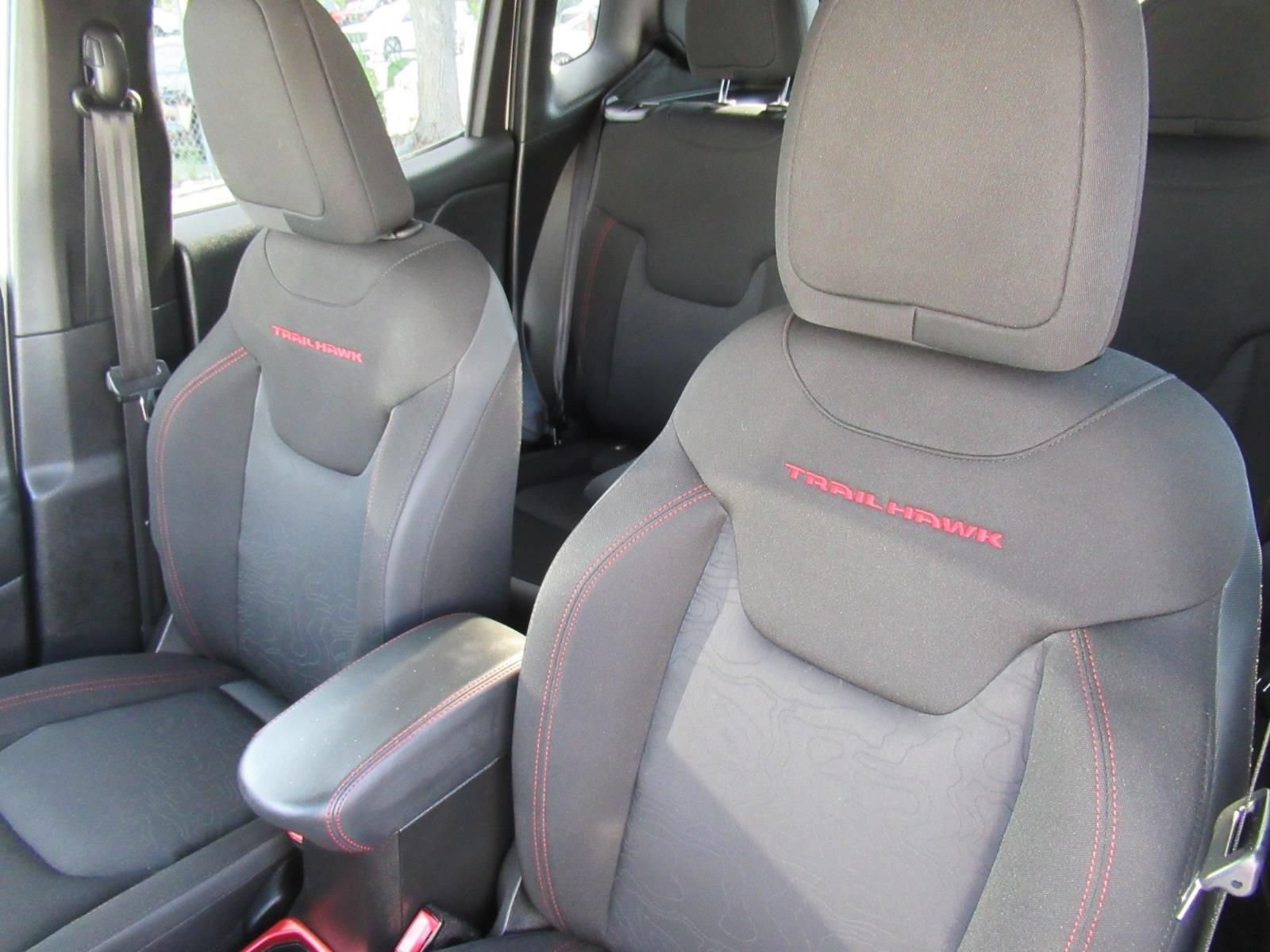 Certified 2022 Jeep Renegade Trailhawk AWD/4WD image 17