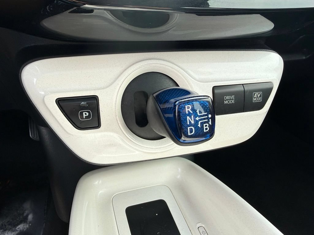 Used 2017 Toyota Prius Three w/ Advanced Technology Package FWD image 29