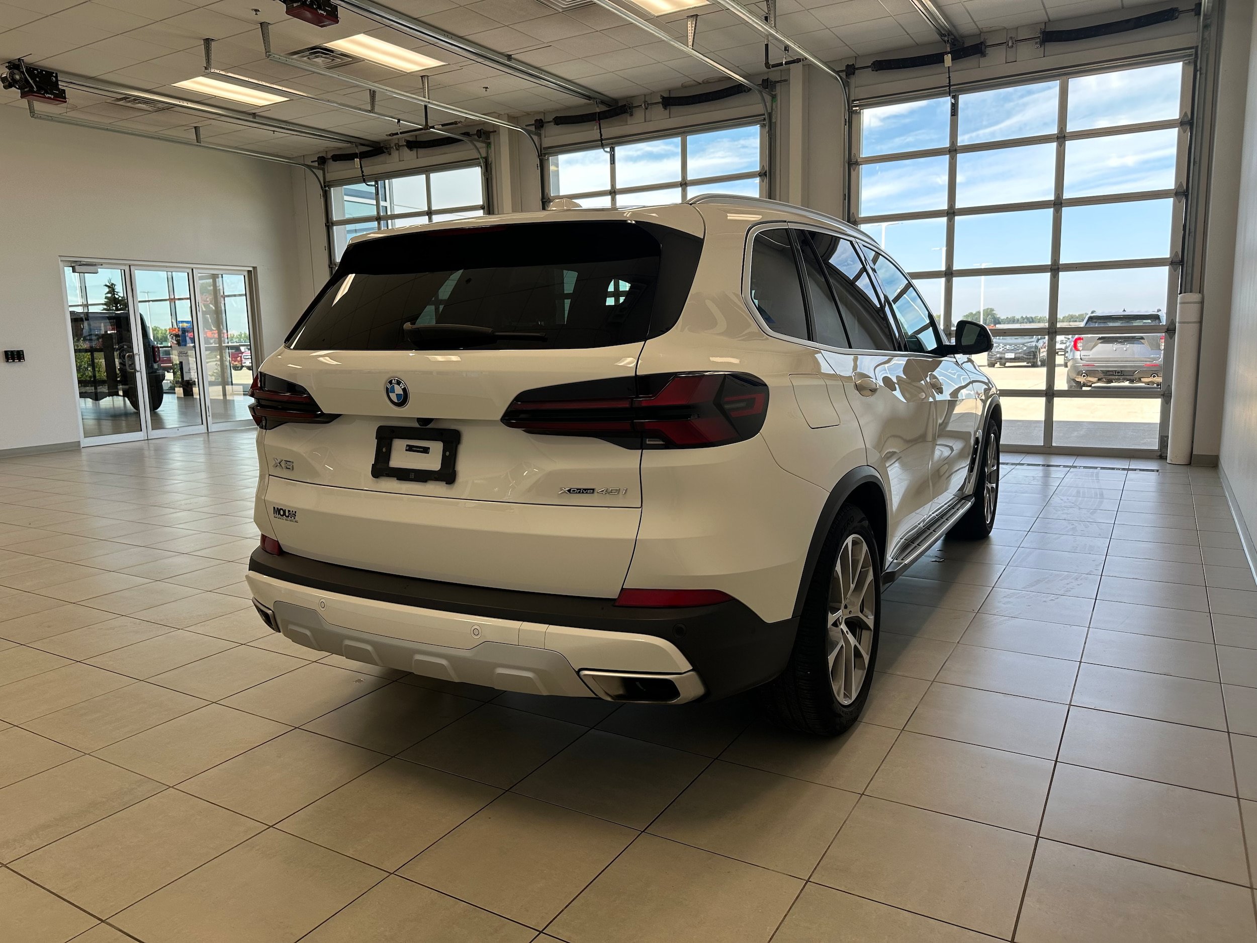 Used 2024 BMW X5 xDrive40i w/ Premium Package AWD/4WD image 5