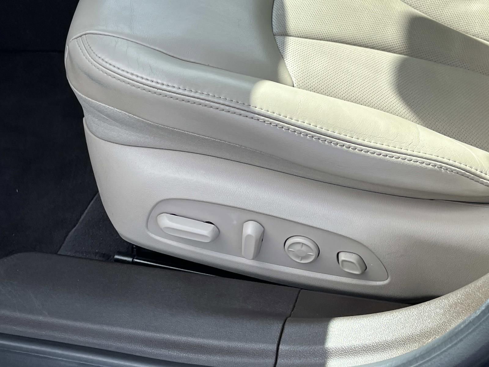 Used 2017 Buick LaCrosse Premium w/ Driver Confidence Package #2 image 28