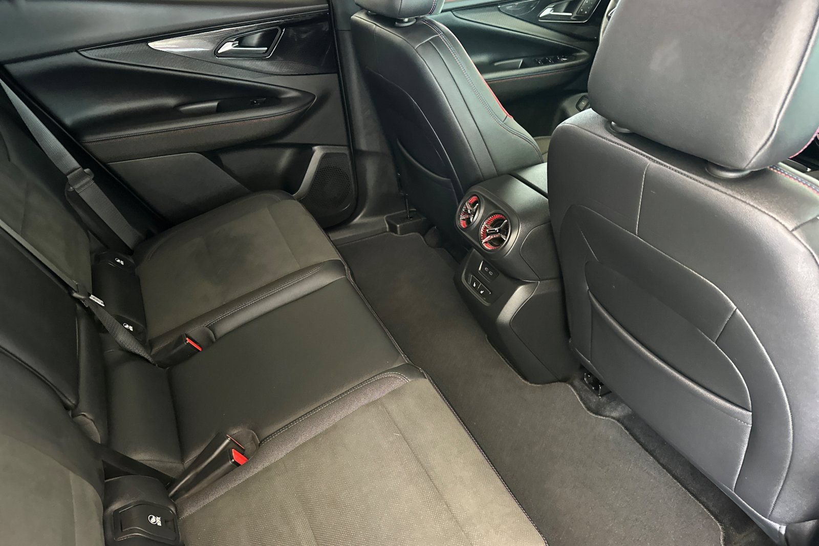 Used 2024 Chevrolet Blazer EV RS AWD/4WD image 19