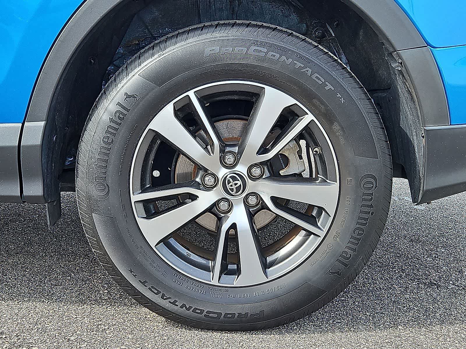 Used 2018 Toyota RAV4 XLE w/ Plus Extra Value Package FWD image 37