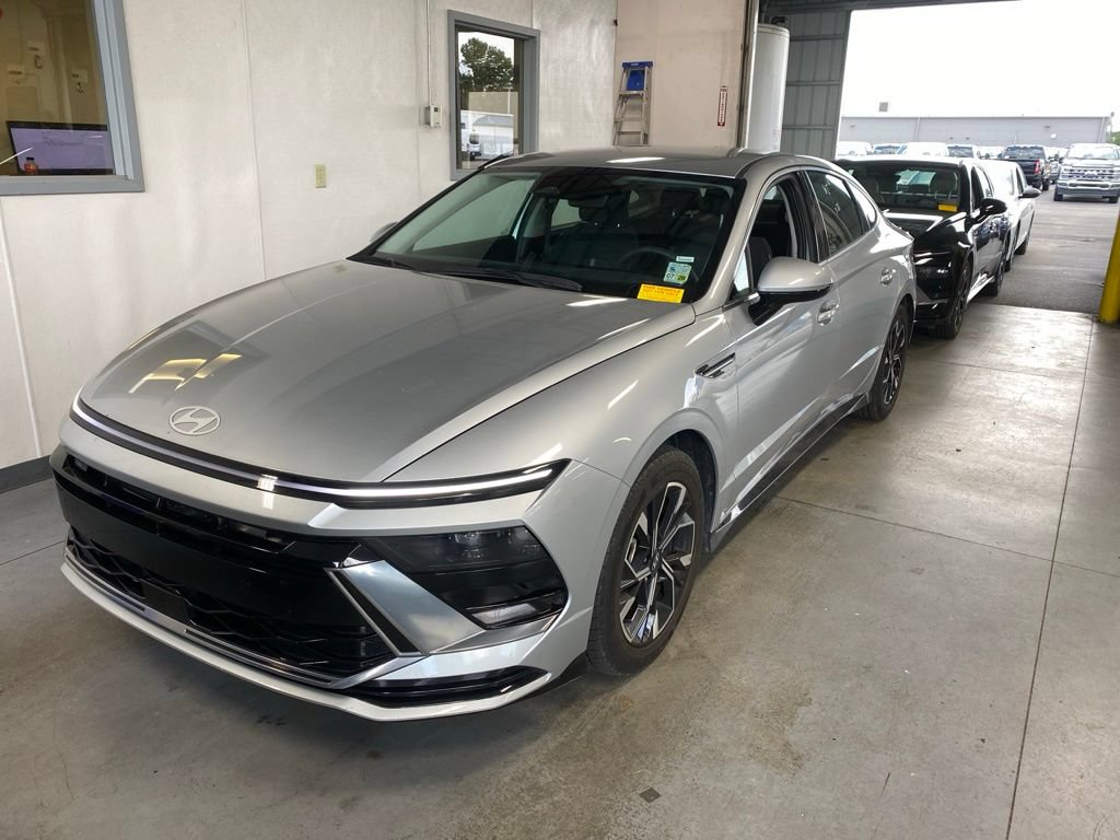 Used 2024 Hyundai Sonata SEL FWD image 2