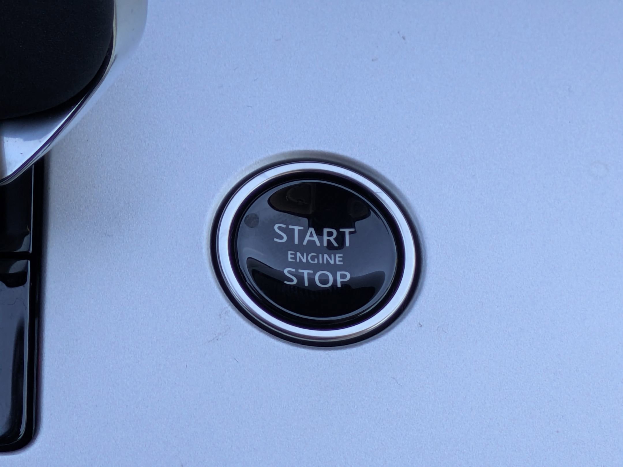 Certified 2025 Land Rover Range Rover SE image 17