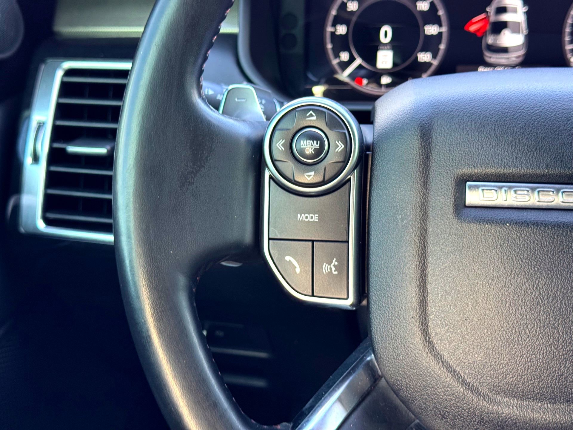 Used 2018 Land Rover Discovery HSE image 30