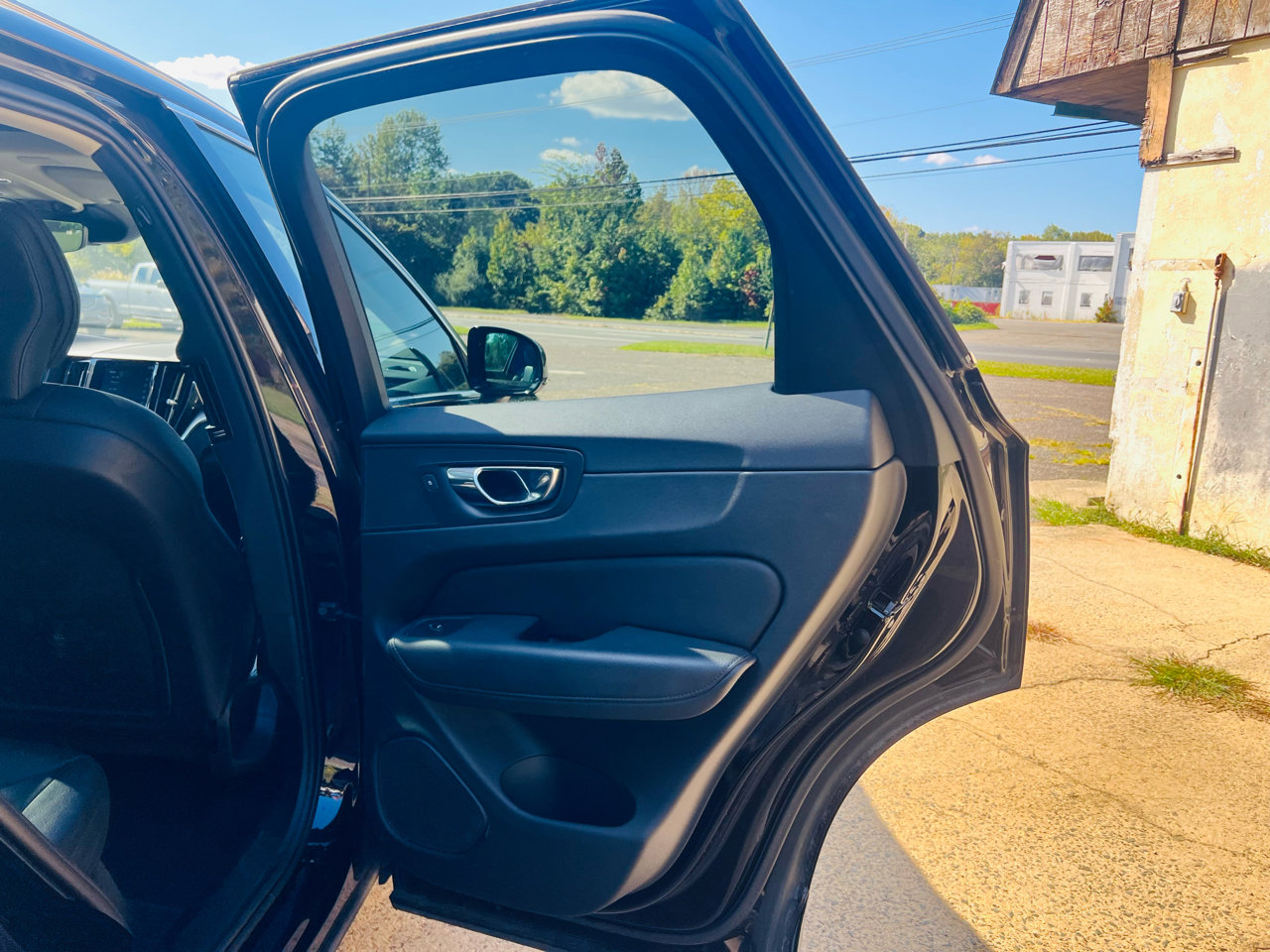 Used 2020 Volvo XC60 T5 Momentum image 24