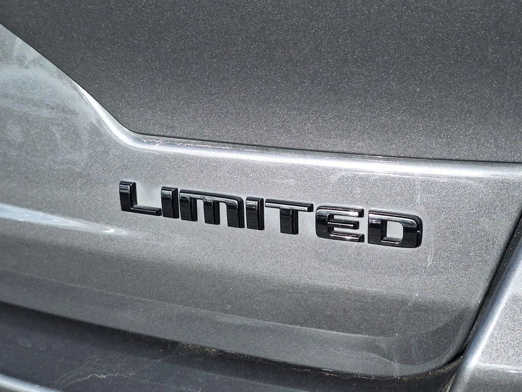 Used 2024 Jeep Grand Cherokee Limited w/ Black Appearance Package image 32