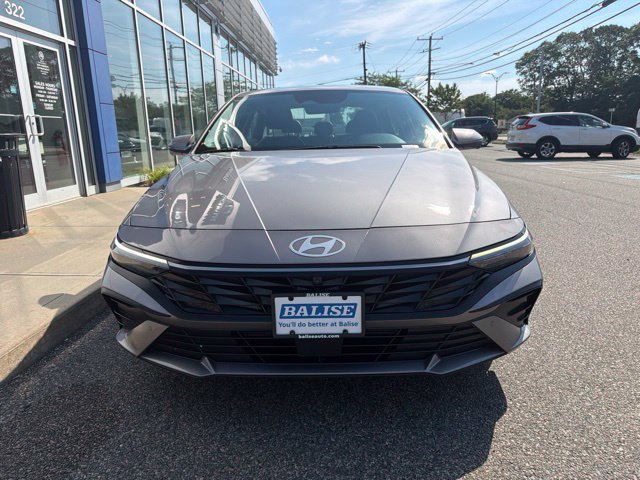 Used 2024 Hyundai Elantra Limited FWD image 12