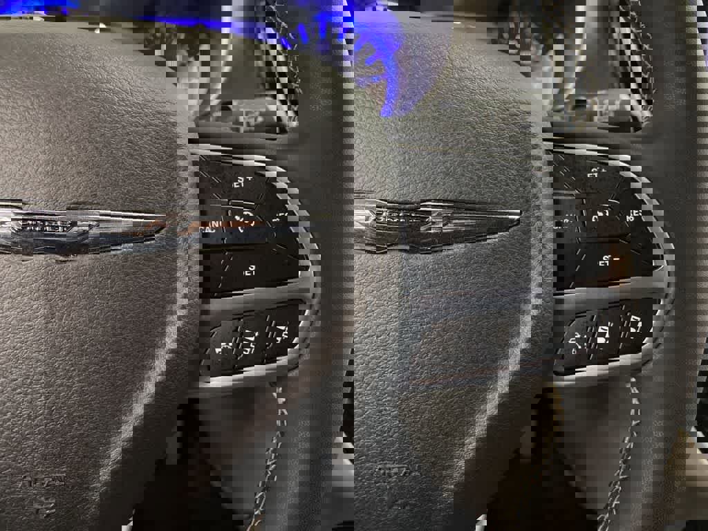 Used 2024 Chrysler Pacifica Touring-L image 21