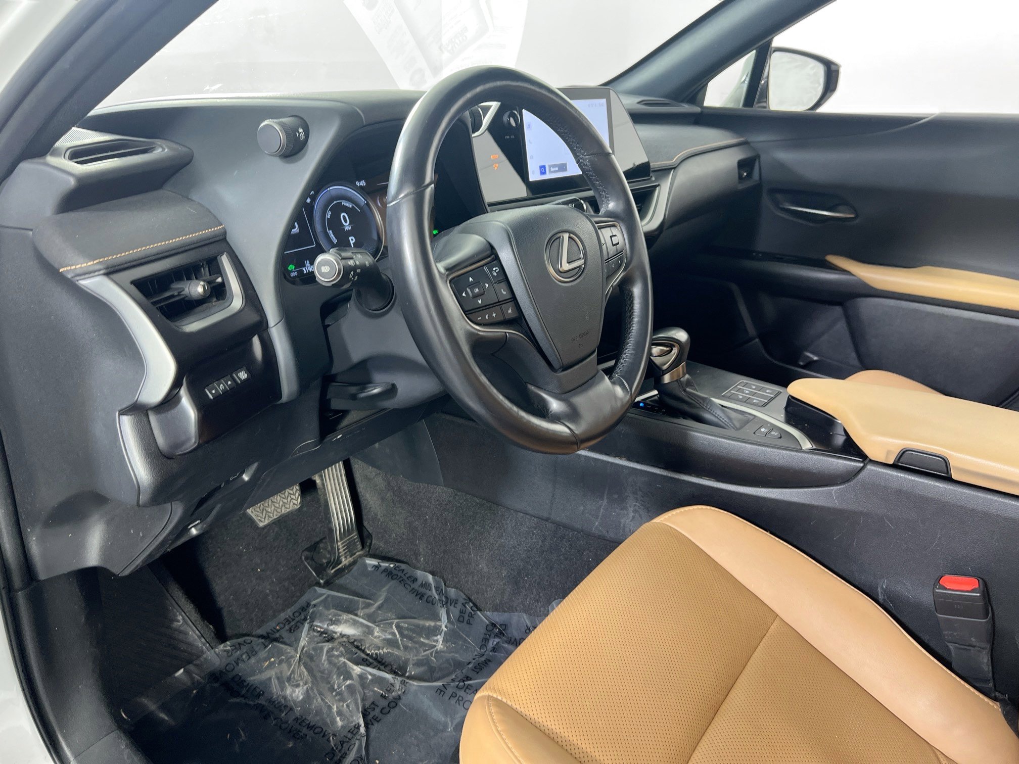 Used 2023 Lexus UX 250h AWD w/ Premium Package image 9