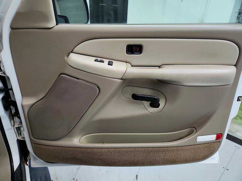 Used 2001 Chevrolet Suburban LS w/ LS Preferred Equipment Group RWD image 23